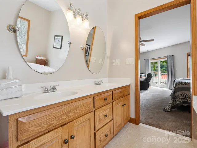 a en suite bathroom with a double vanity sink and a mirror