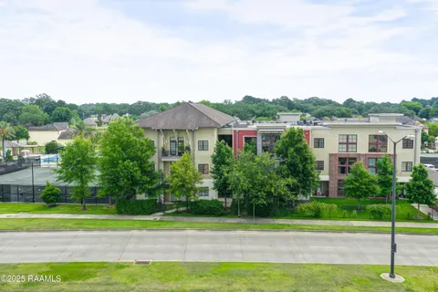 $315,000 | 1121 Camellia Boulevard, Unit 304, Lafayette, LA 70508
