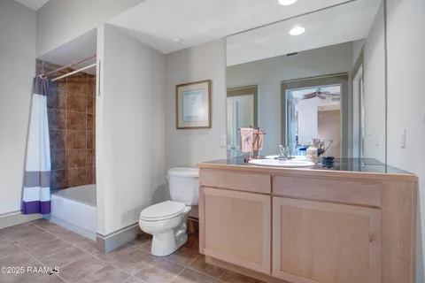 $315,000 | 1121 Camellia Boulevard, Unit 304, Lafayette, LA 70508