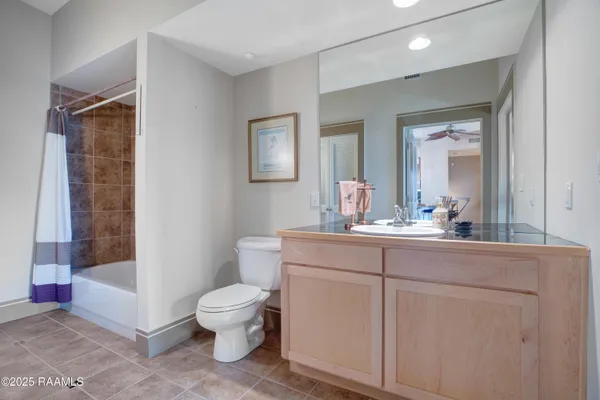$315,000 | 1121 Camellia Boulevard, Unit 304, Lafayette, LA 70508