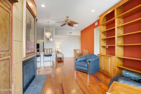 $315,000 | 1121 Camellia Boulevard, Unit 304, Lafayette, LA 70508