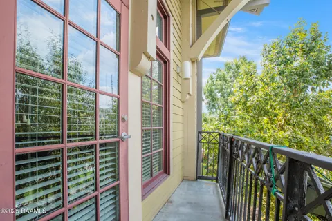 $315,000 | 1121 Camellia Boulevard, Unit 304, Lafayette, LA 70508