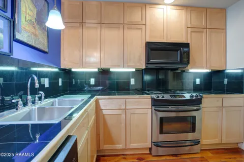 $315,000 | 1121 Camellia Boulevard, Unit 304, Lafayette, LA 70508