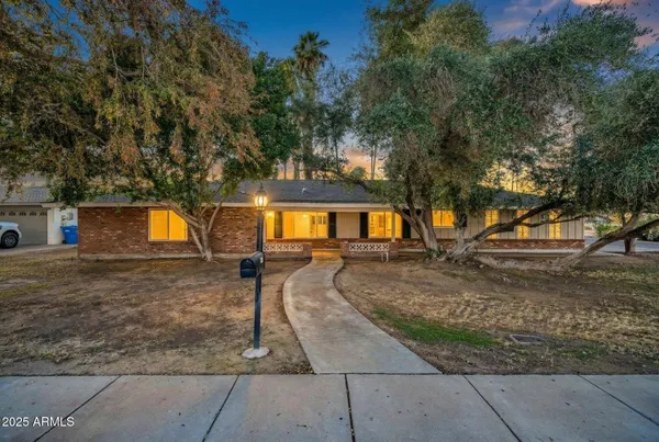 $1,050,000 | 641 West Linger Lane, Phoenix, AZ 85021