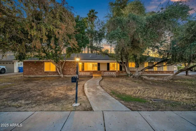 $1,100,000 | 641 West Linger Lane, Phoenix, AZ 85021