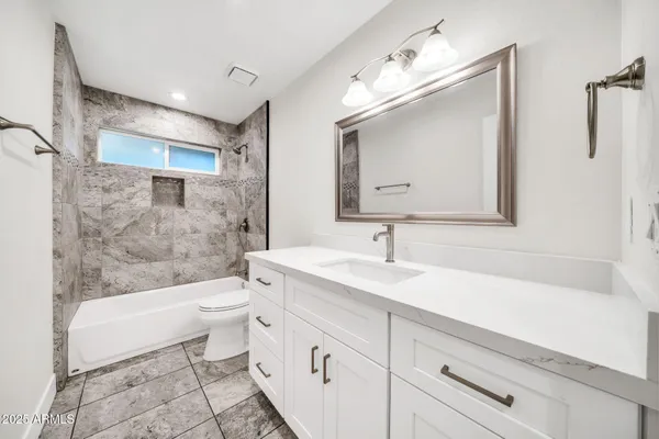 $1,050,000 | 641 West Linger Lane, Phoenix, AZ 85021