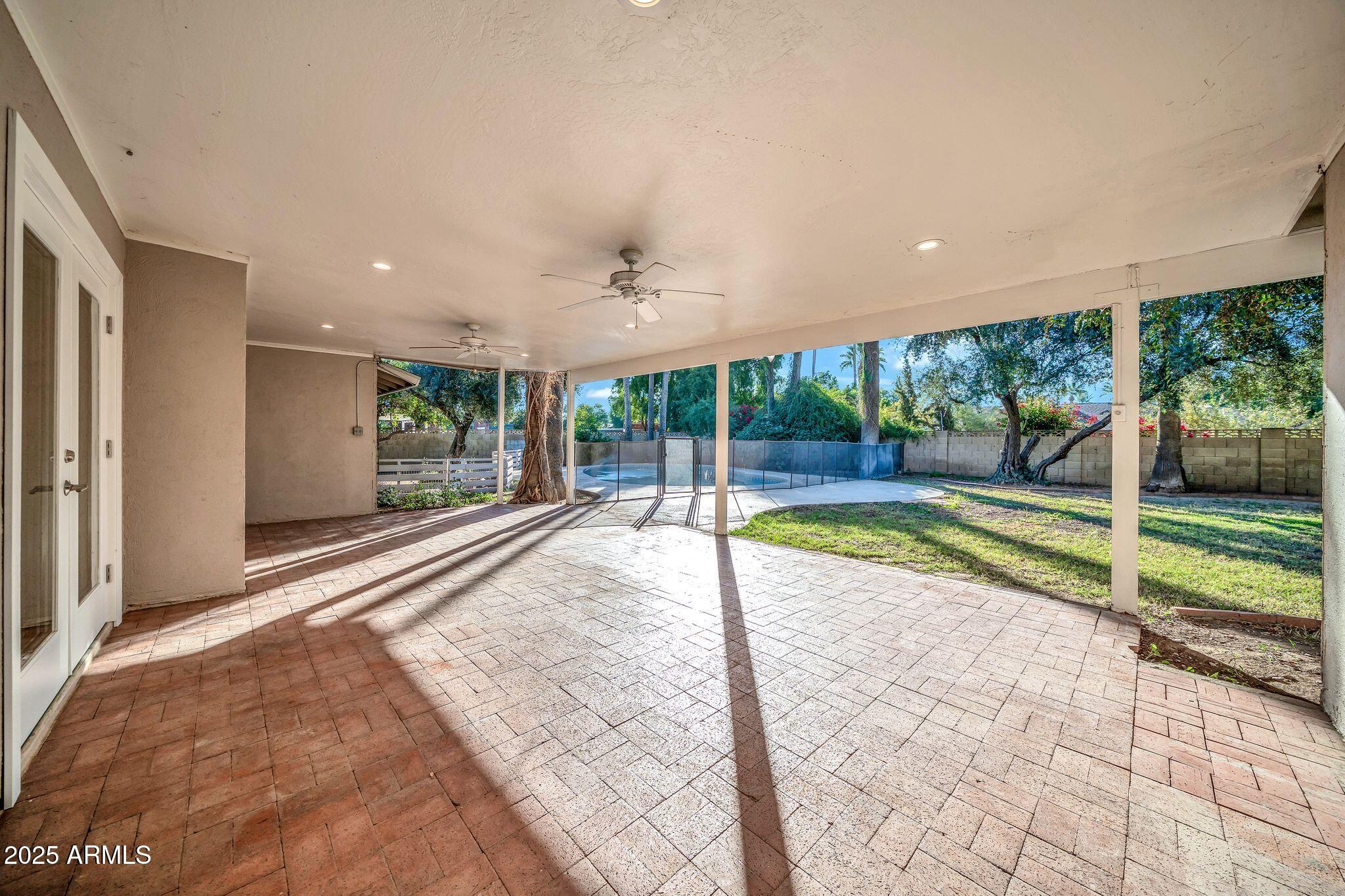 641 West Linger Lane Phoenix, AZ 85021 - Photo 29 of 38 a view of an indoor swimming pool