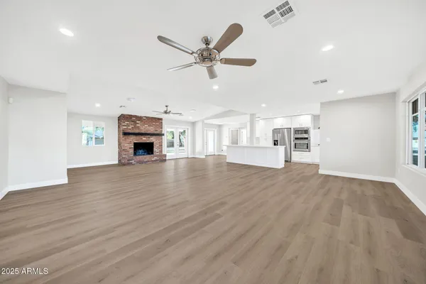 $1,050,000 | 641 West Linger Lane, Phoenix, AZ 85021