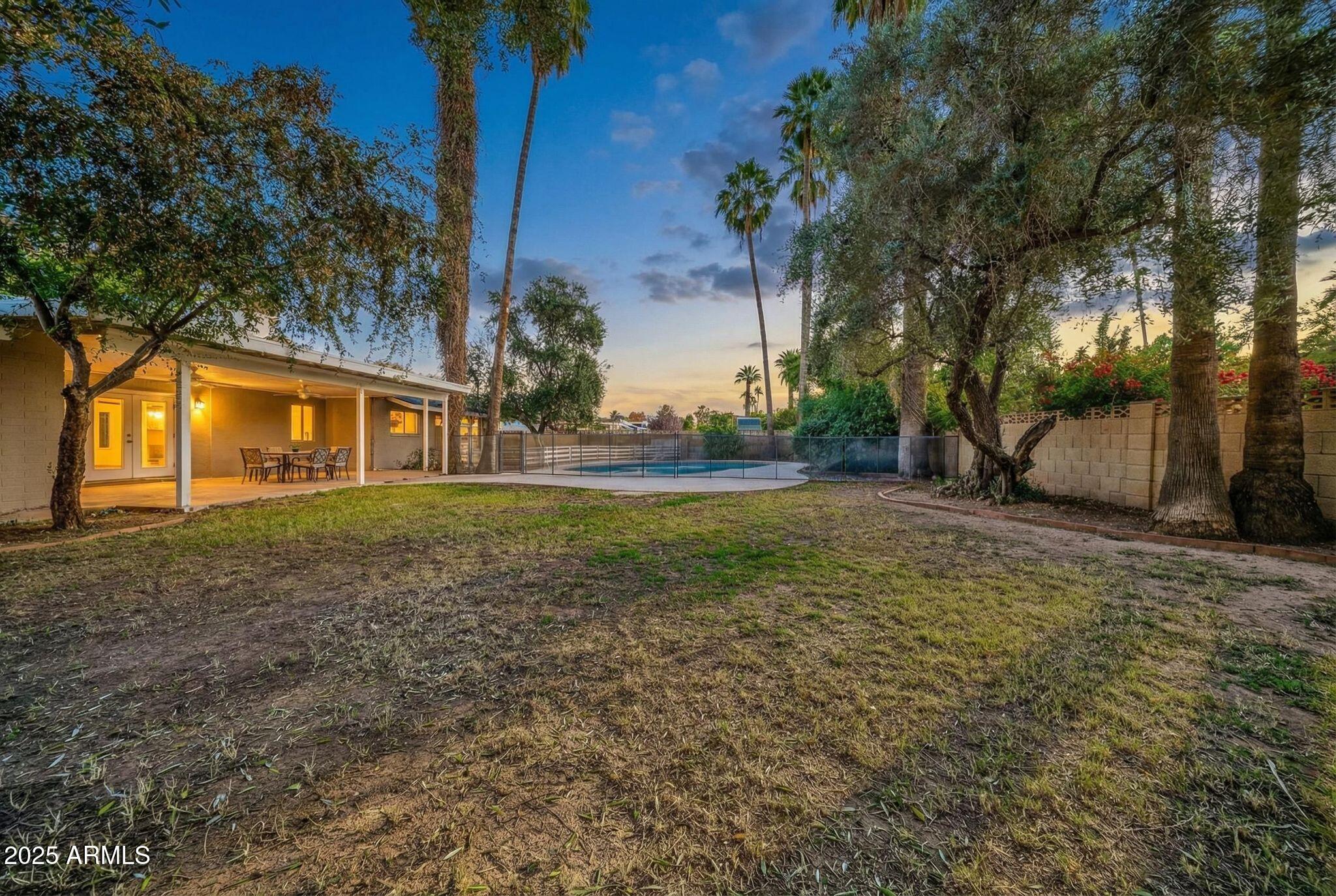 641 West Linger Lane Phoenix, AZ 85021 - Photo 32 of 38 a backyard of a house with lots of green space