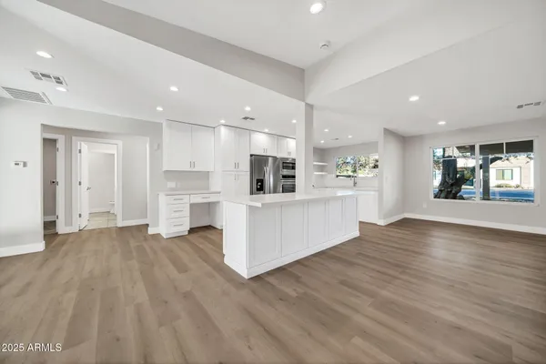 $1,050,000 | 641 West Linger Lane, Phoenix, AZ 85021