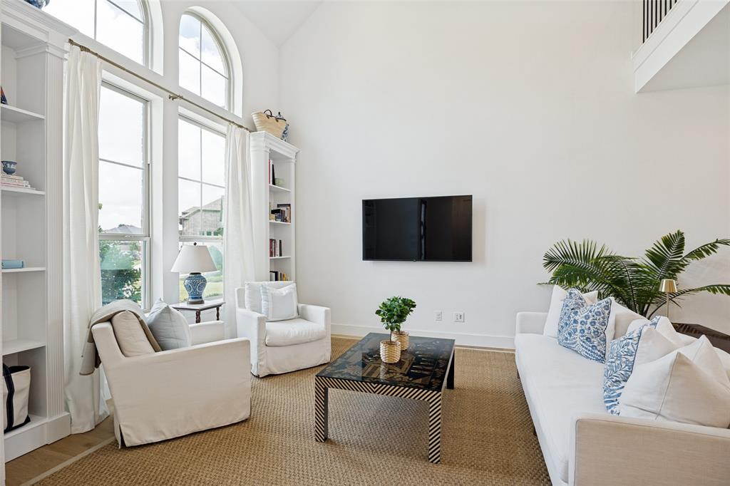 Living Room - Vaulted ceilings