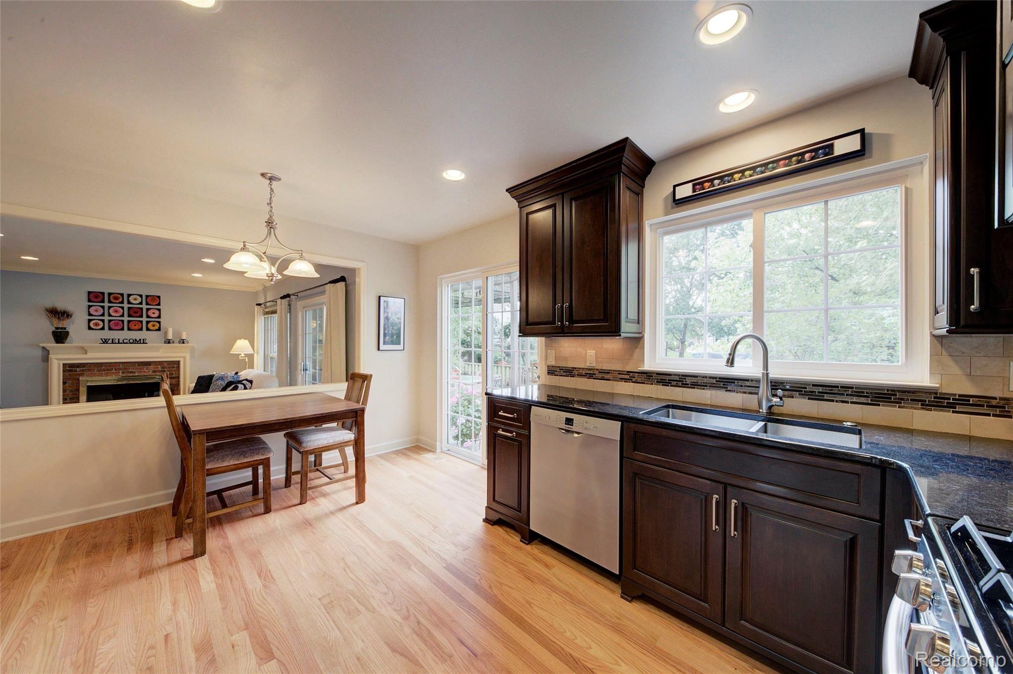 1035 Paddington Road Canton, MI 48187 - Photo 15 of 51 15. Kitchen