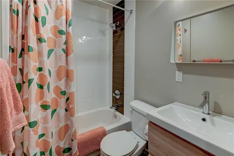 $395,000 | 836 East 27th Street, Kansas City, MO 64108