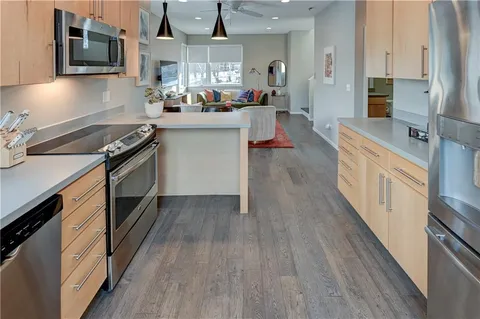 $395,000 | 836 East 27th Street, Kansas City, MO 64108