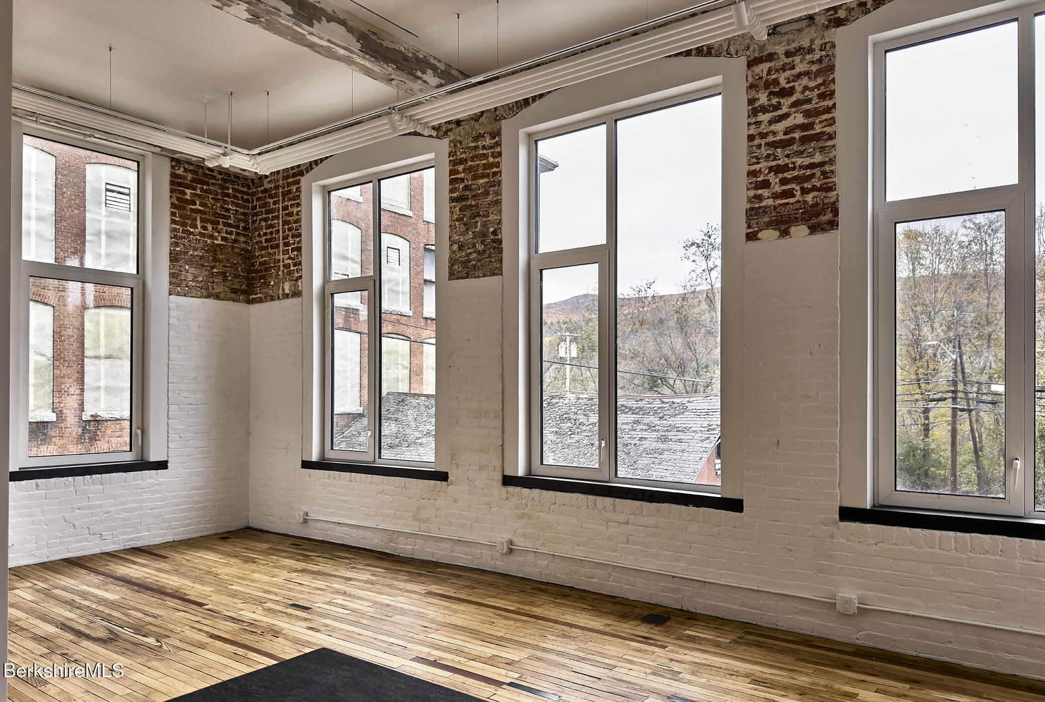 520 State Road, Unit 207 North Adams, MA 01247 - Photo 7 of 13 Living Area