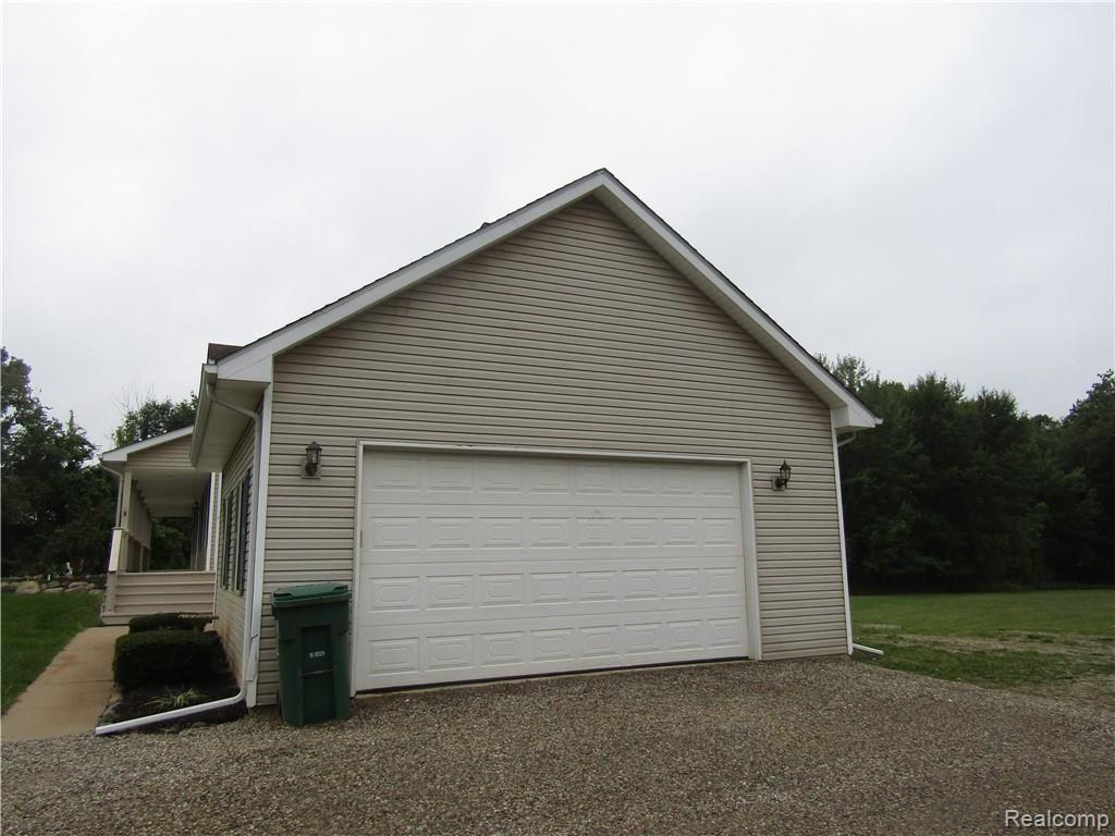 470 High Ridge Lane Leonard, MI 48367 - Photo 4 of 41 IMG_2985.JPG