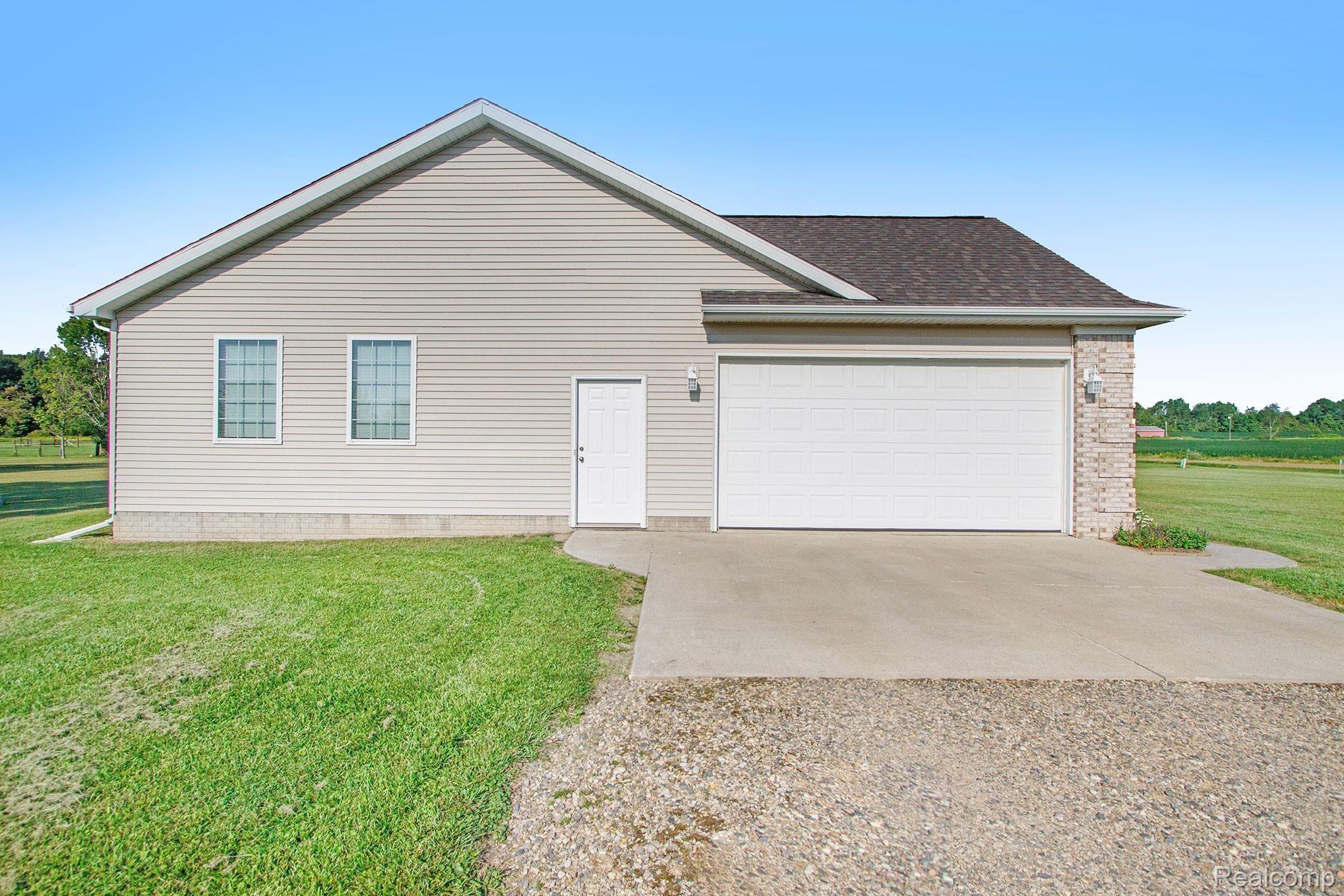 677 Mountview Road Lapeer, MI 48446 - Photo 33 of 42 BPG_0904.jpg