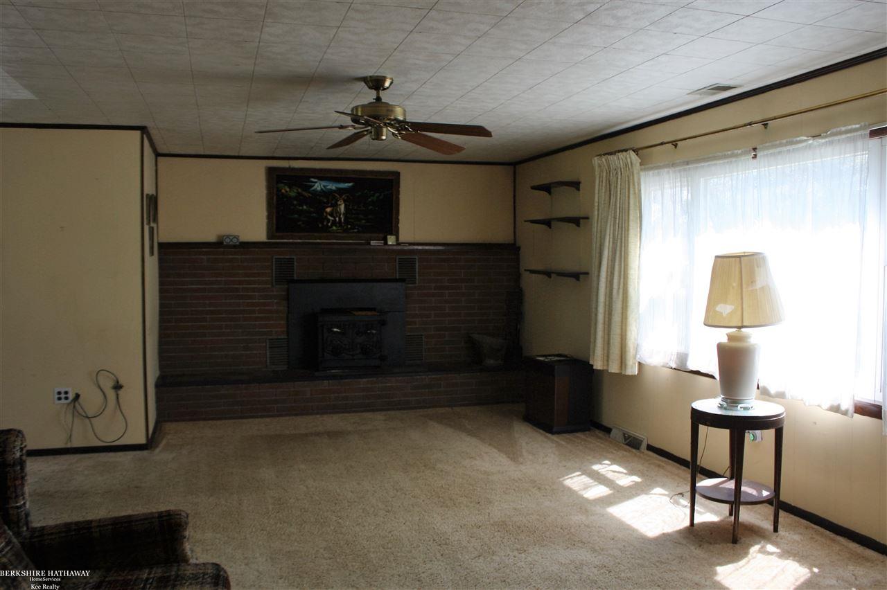 65350 Romeo Plank Road Ray, MI 48096 - Photo 25 of 44 Living Room