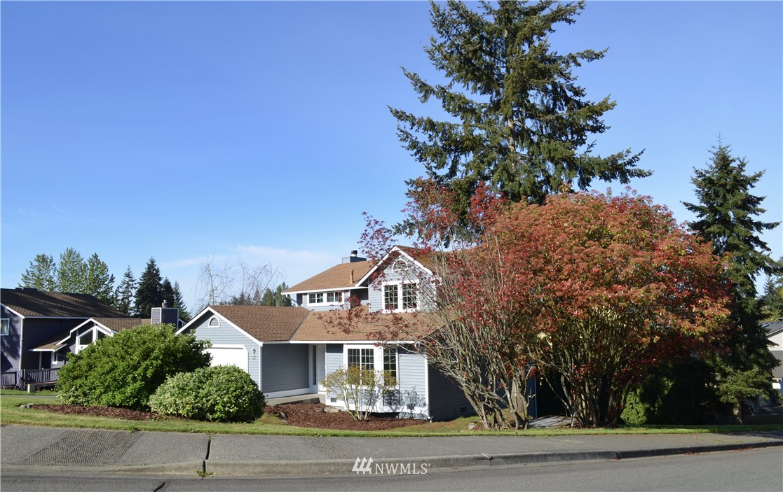 2033 Field Avenue Northeast Renton, WA 98059 - Photo 2 of 25