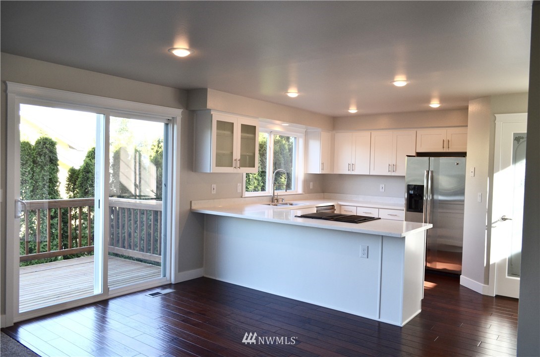 2033 Field Avenue Northeast Renton, WA 98059 - Photo 11 of 25
