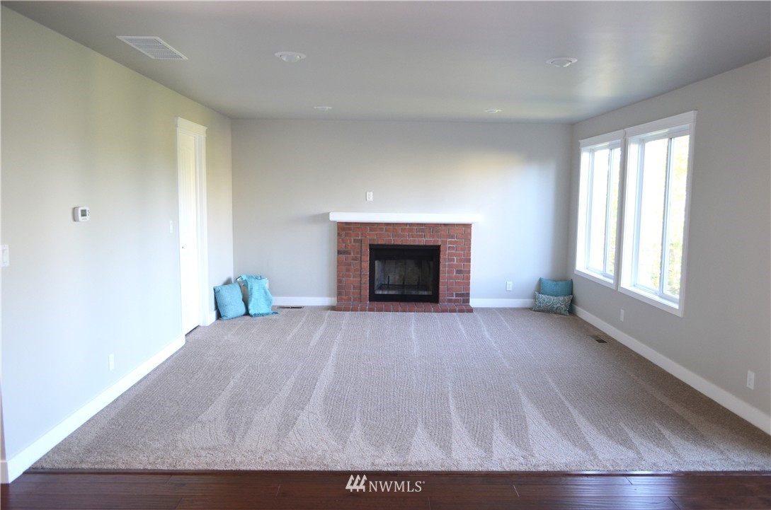 2033 Field Avenue Northeast Renton, WA 98059 - Photo 14 of 25