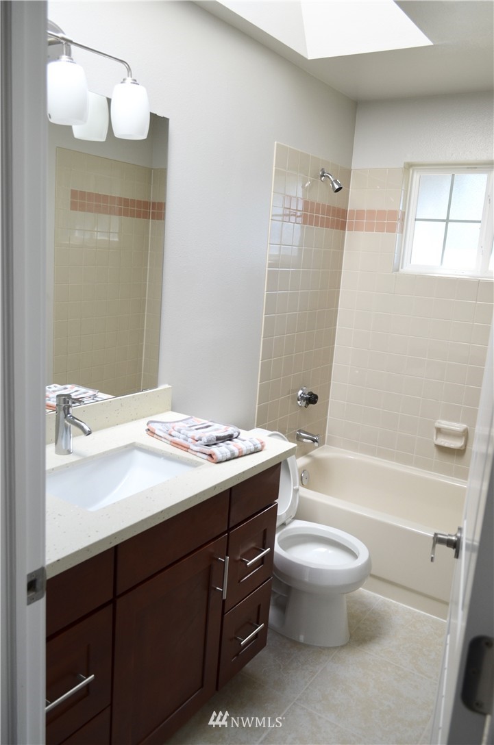 2033 Field Avenue Northeast Renton, WA 98059 - Photo 15 of 25