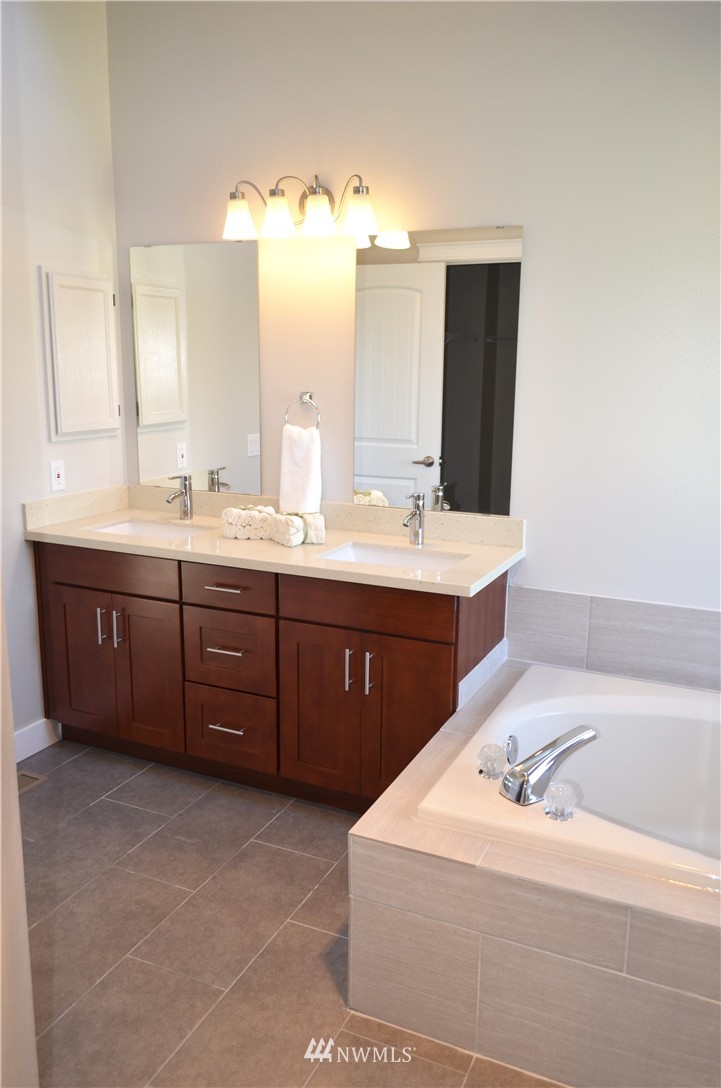 2033 Field Avenue Northeast Renton, WA 98059 - Photo 16 of 25