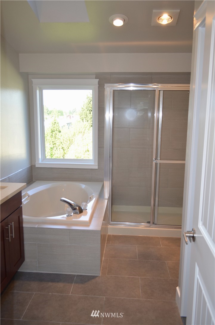 2033 Field Avenue Northeast Renton, WA 98059 - Photo 17 of 25