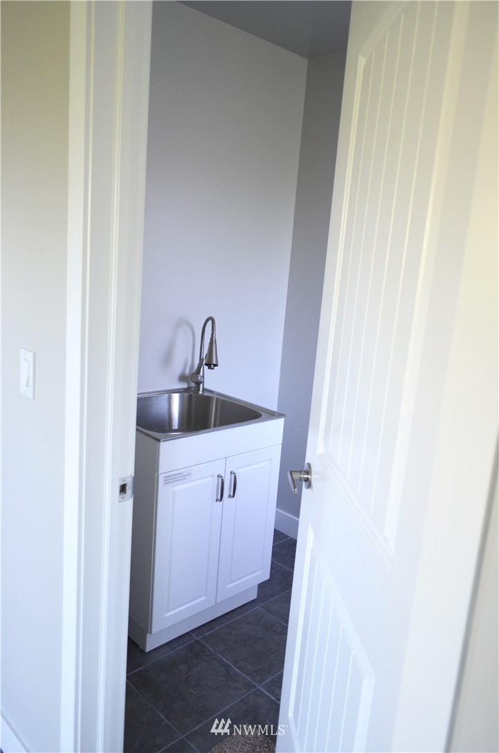 2033 Field Avenue Northeast Renton, WA 98059 - Photo 19 of 25