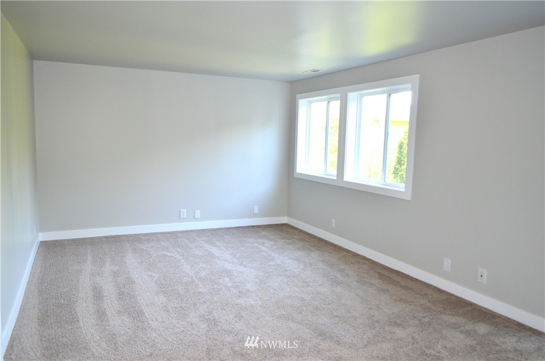 2033 Field Avenue Northeast Renton, WA 98059 - Photo 20 of 25