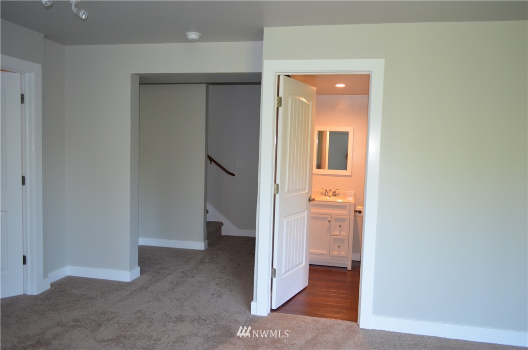 2033 Field Avenue Northeast Renton, WA 98059 - Photo 22 of 25