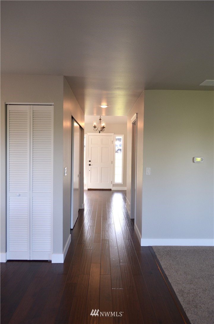 2033 Field Avenue Northeast Renton, WA 98059 - Photo 5 of 25