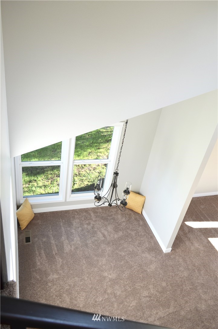 2033 Field Avenue Northeast Renton, WA 98059 - Photo 8 of 25