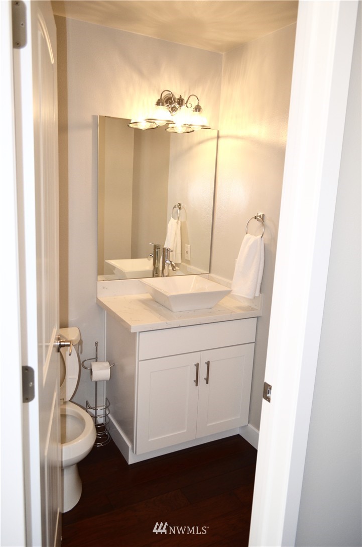 2033 Field Avenue Northeast Renton, WA 98059 - Photo 9 of 25
