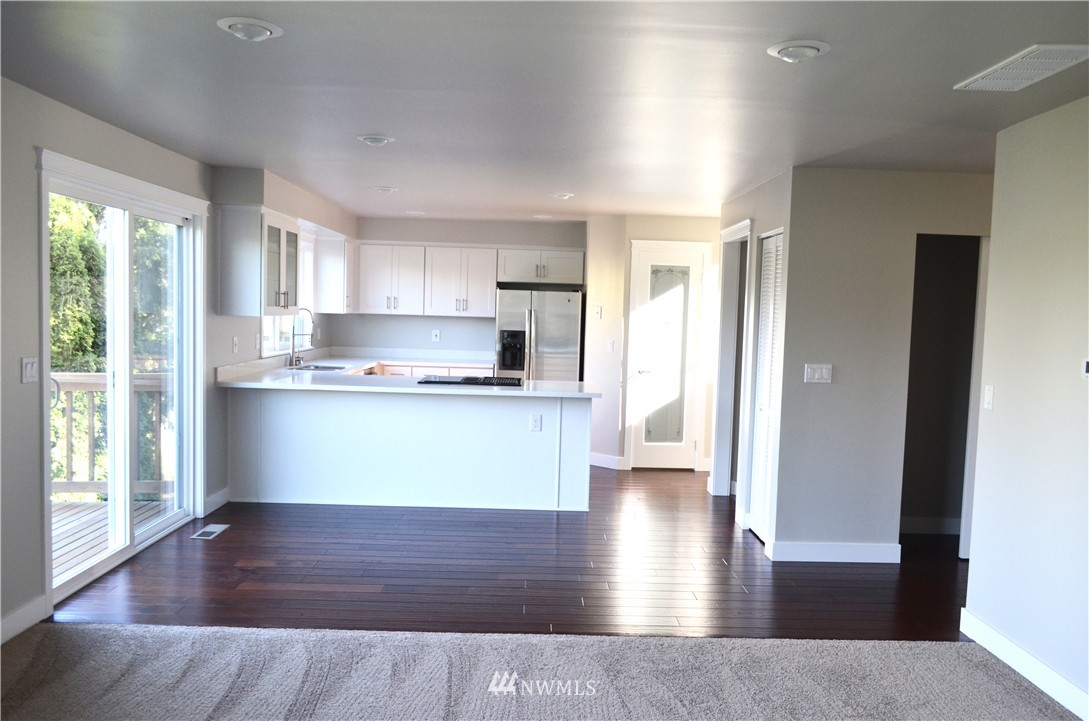 2033 Field Avenue Northeast Renton, WA 98059 - Photo 10 of 25