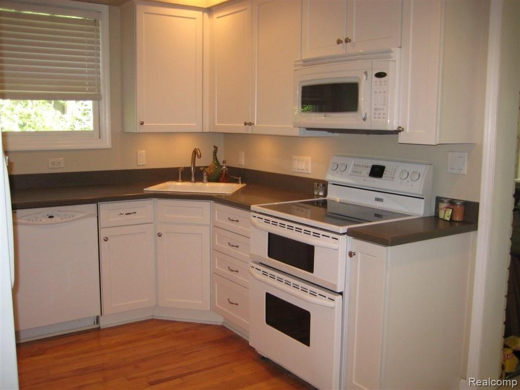 4088 Cumberland Road Berkley, MI 48072 - Photo 13 of 49 Kitchen