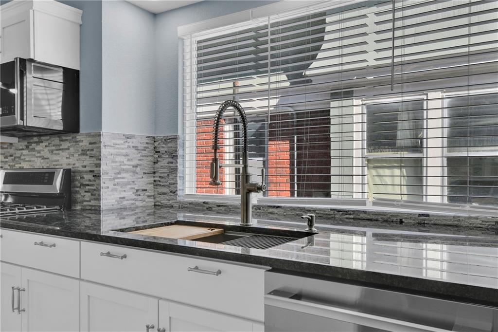 419 West Maple Avenue Independence, MO 64050 - Photo 10 of 27