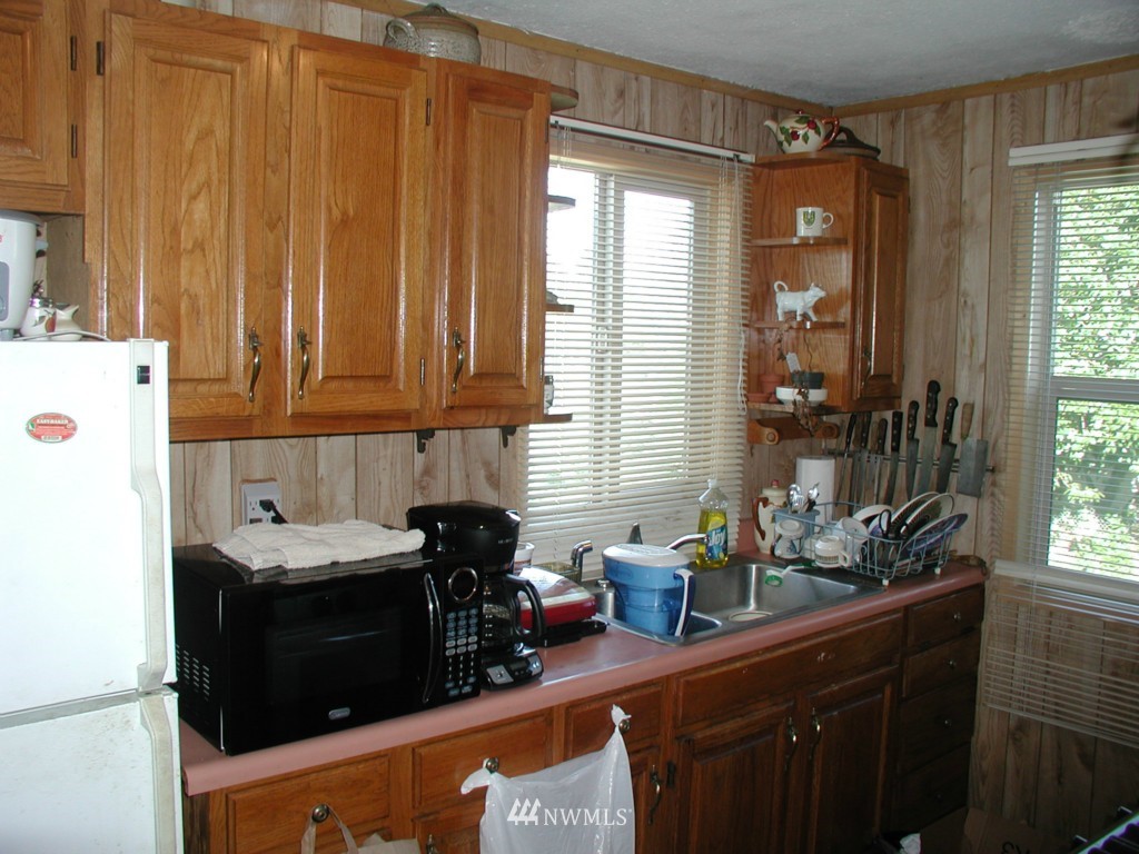 4122 Southwest Rose Street Seattle, WA 98136 - Photo 4 of 15 Gallery Image 4