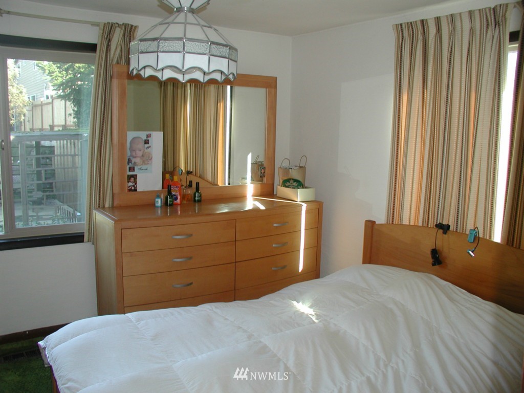 4122 Southwest Rose Street Seattle, WA 98136 - Photo 6 of 15 Gallery Image 6