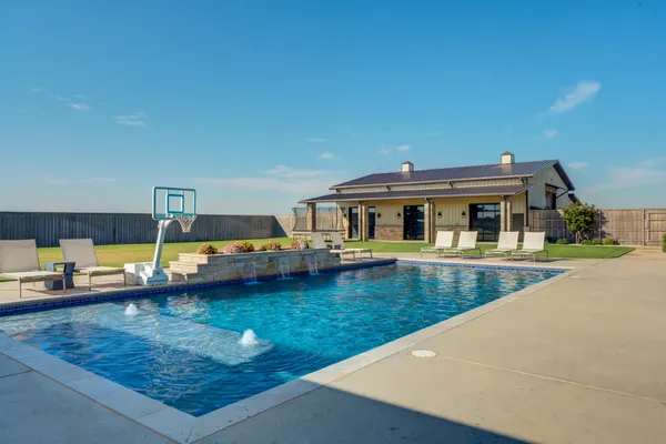 $1,799,000 | 8216 East County Road 6100, Idalou, TX 79329