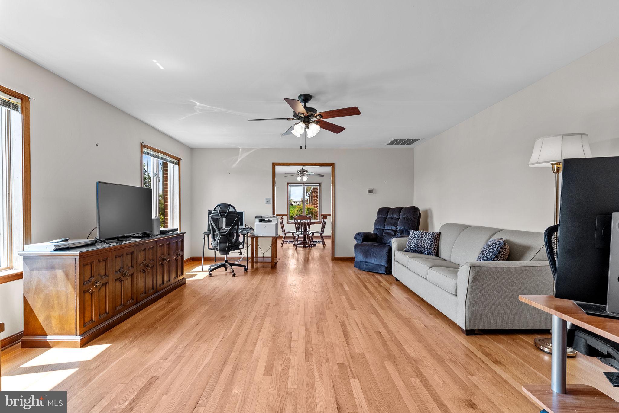 11889 Cemetery Road Remington, VA 22734 - Photo 6 of 74 Living Room