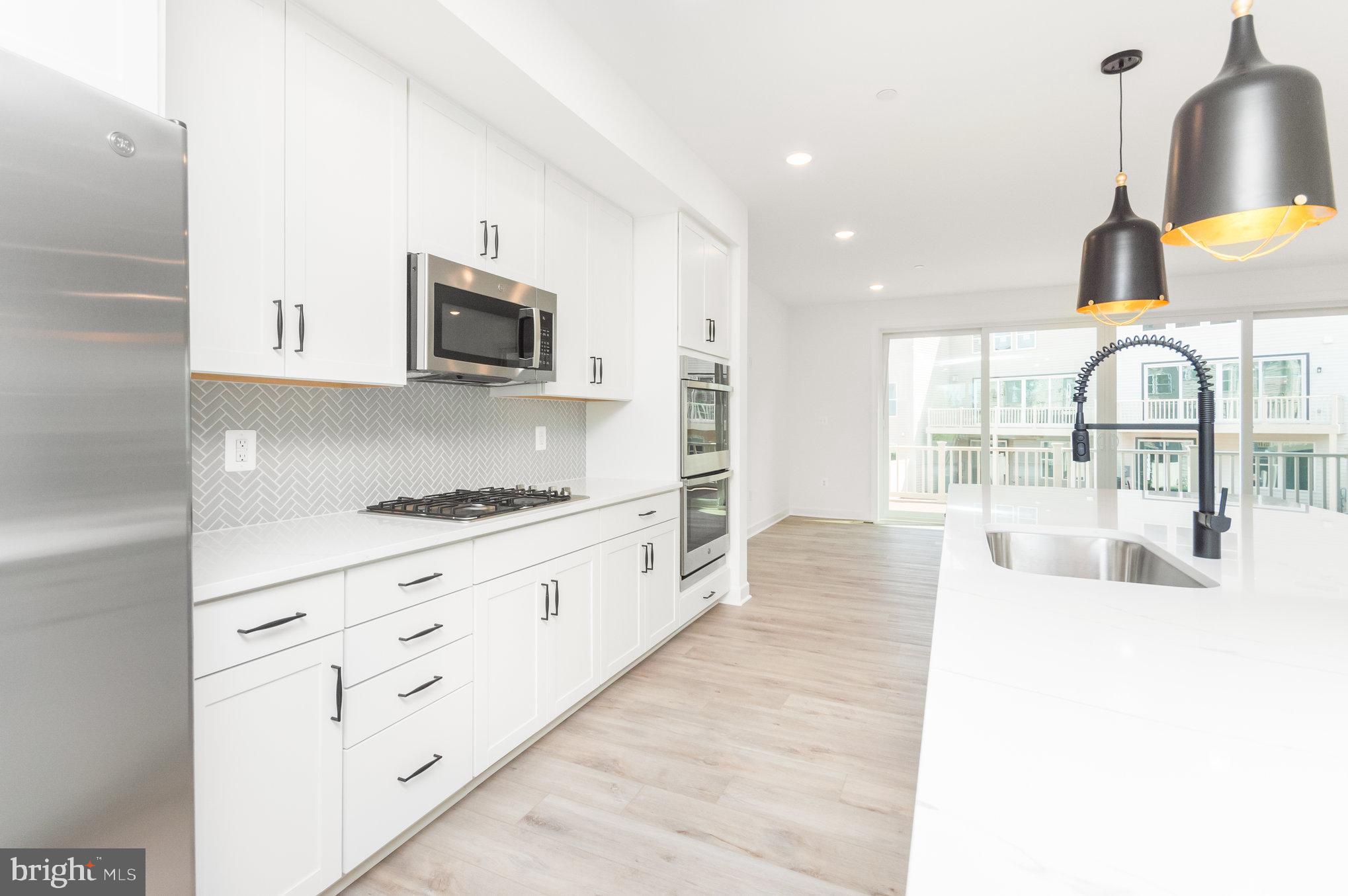 4973 Longmire Way Chantilly, VA 20151 - Photo 11 of 37 Kitchen