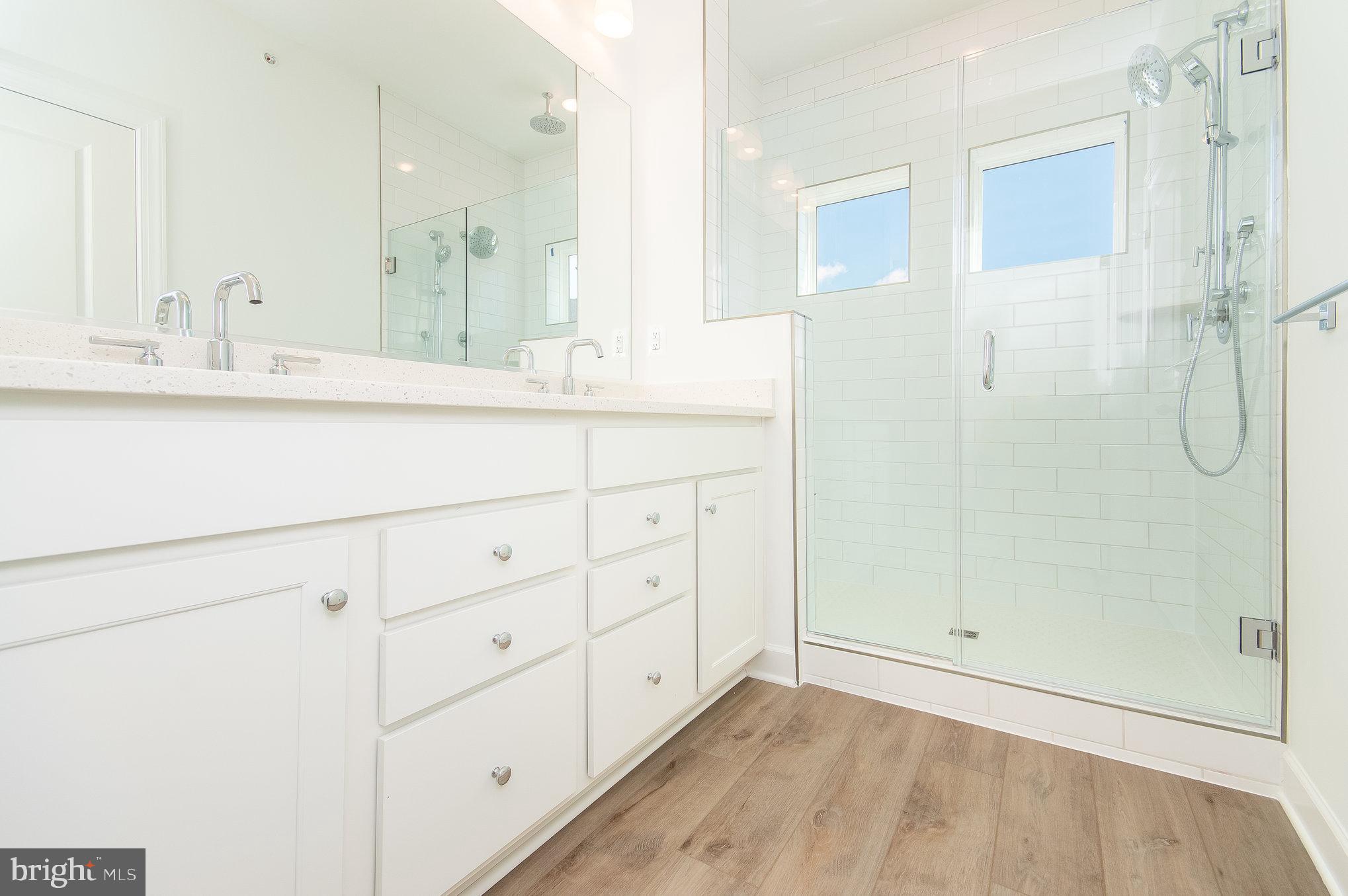 4973 Longmire Way Chantilly, VA 20151 - Photo 20 of 37 Primary Bath