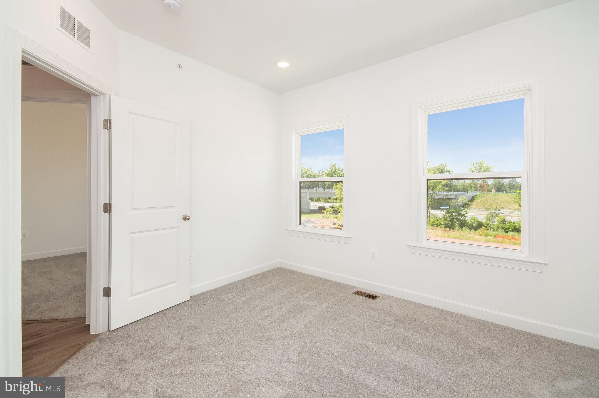 4973 Longmire Way Chantilly, VA 20151 - Photo 25 of 37 Bedroom