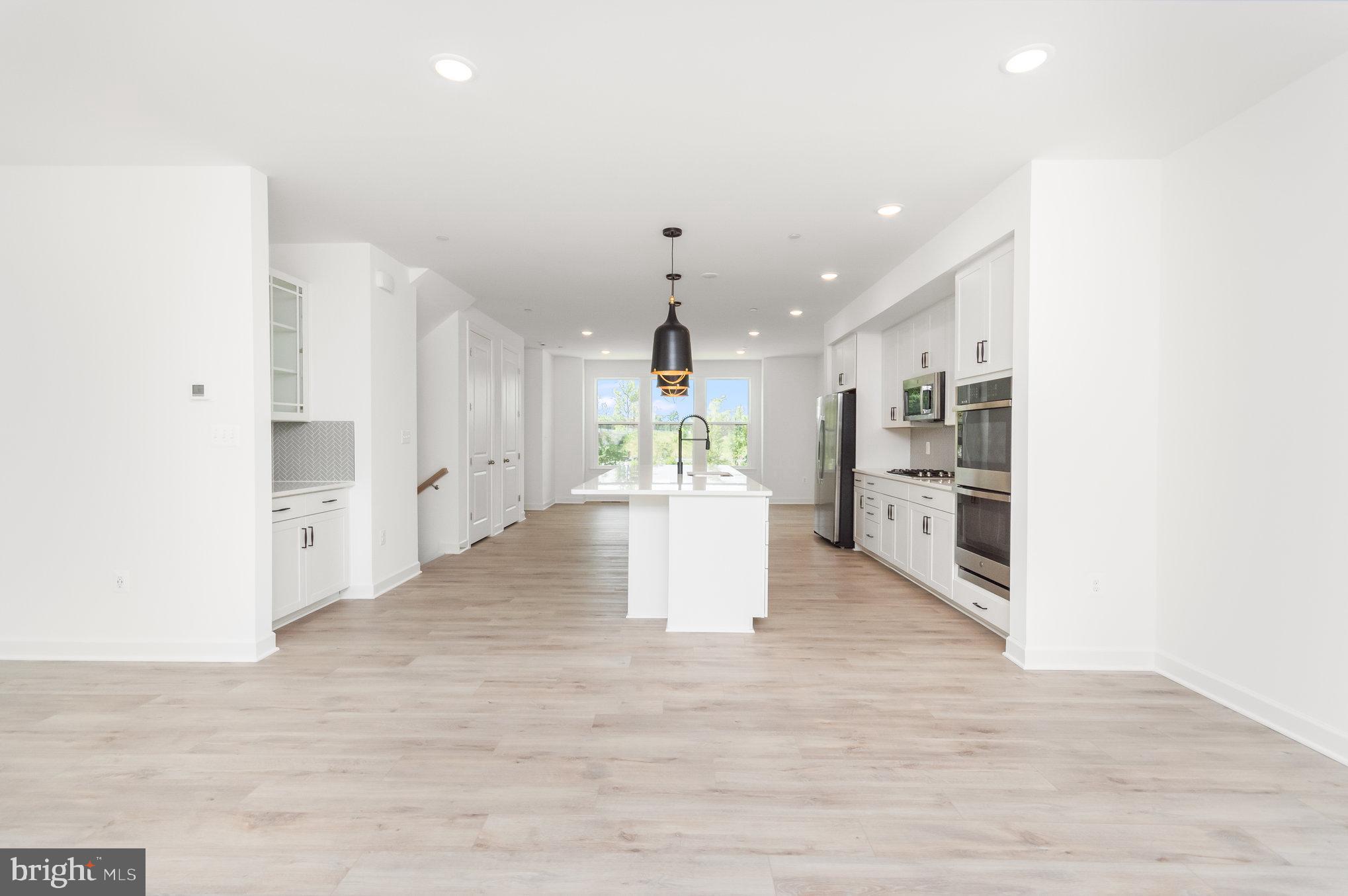 4973 Longmire Way Chantilly, VA 20151 - Photo 6 of 37 Great Room view of kitchen