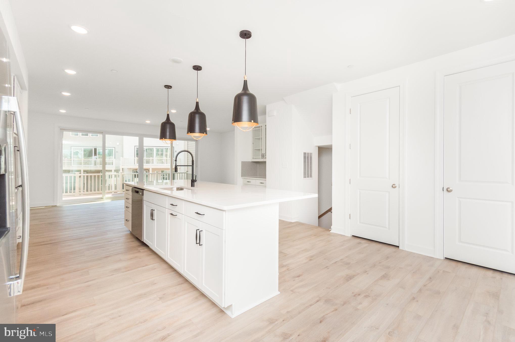 4973 Longmire Way Chantilly, VA 20151 - Photo 7 of 37 Kitchen
