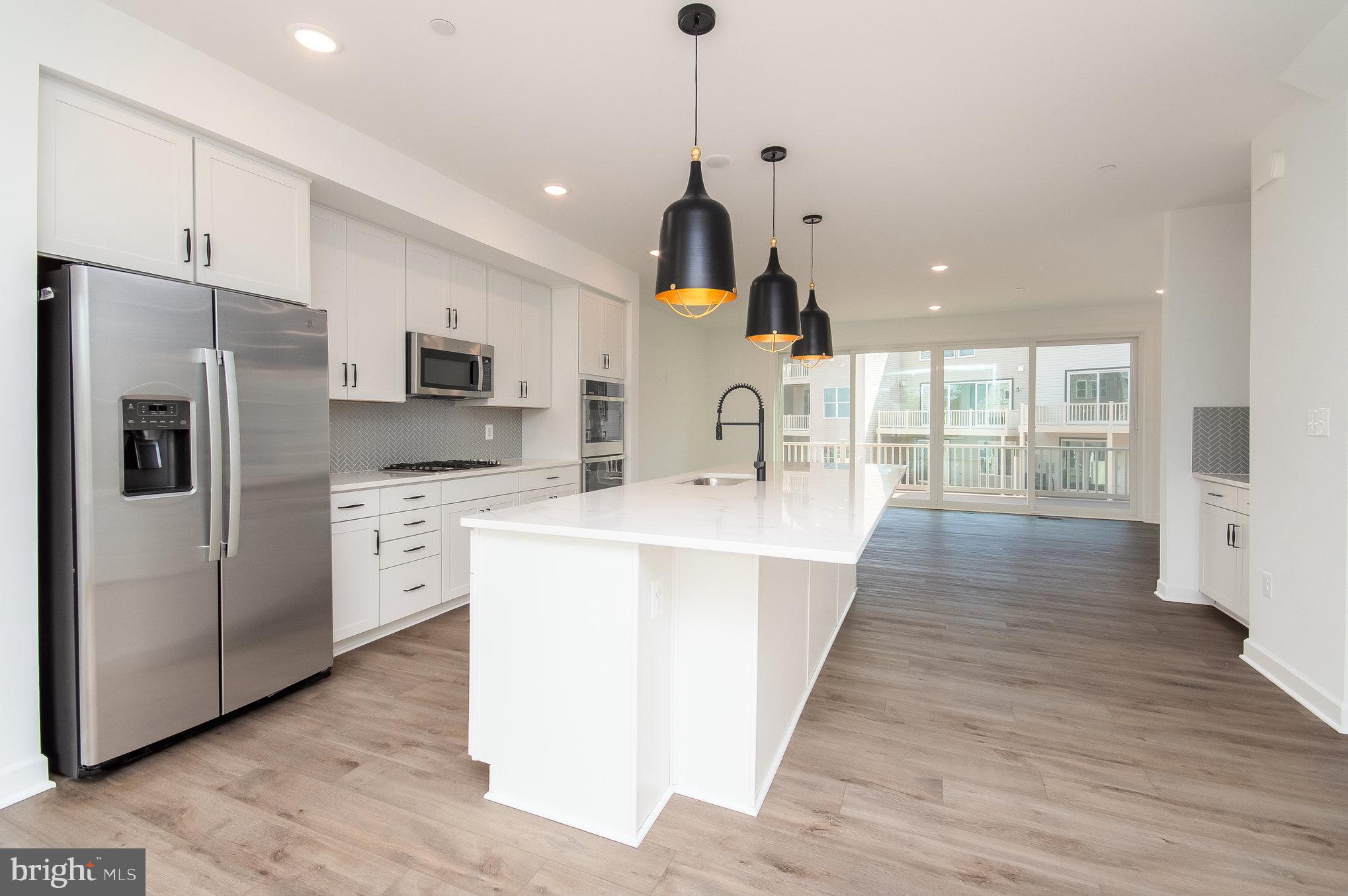 4973 Longmire Way Chantilly, VA 20151 - Photo 8 of 37 Kitchen