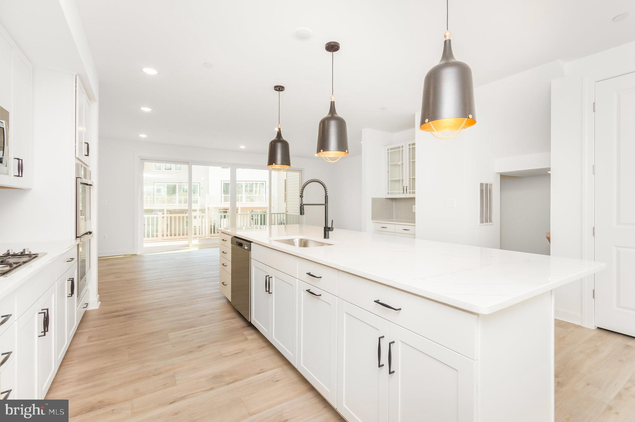 4973 Longmire Way Chantilly, VA 20151 - Photo 10 of 37 Kitchen