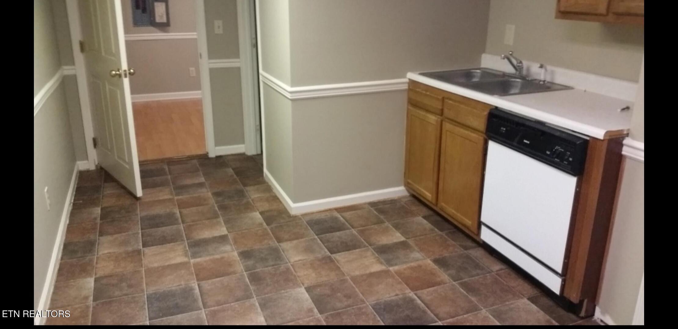 240 West Tennessee Avenue Oak Ridge, TN 37830 - Photo 10 of 10 Kitchenette