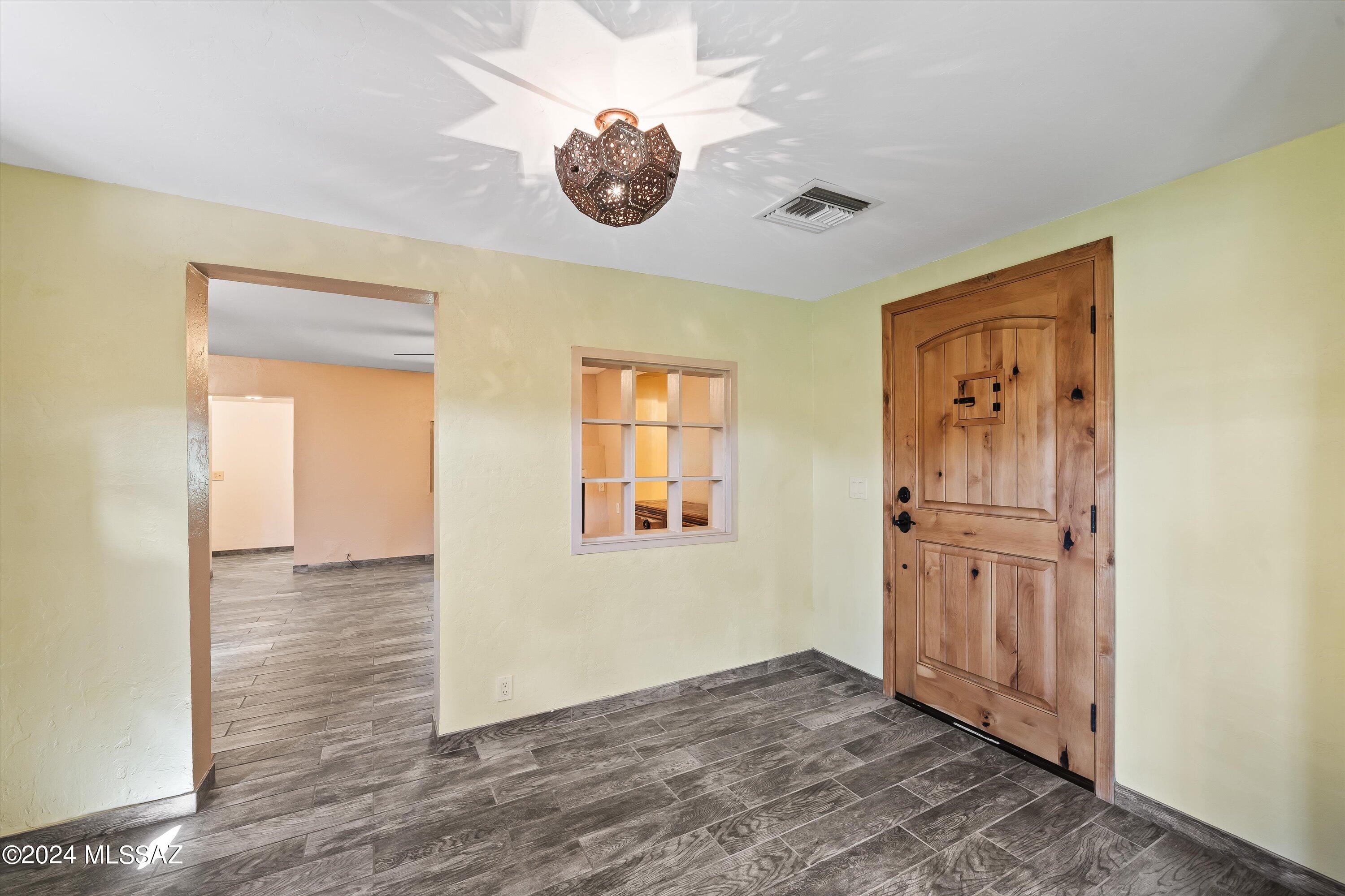143 West Roger Road Tucson, AZ 85705 - Photo 4 of 42